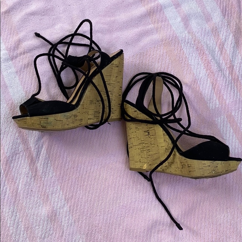 Tie up black wedges